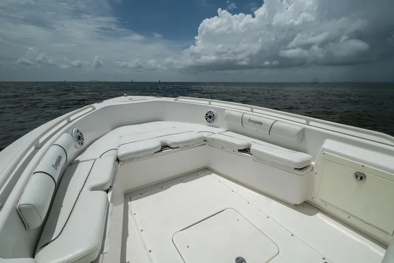 Slide: The Image of 2007 Everglades 243 Center Console boat with spacious seating, on open water under cloudy skies. - 25
