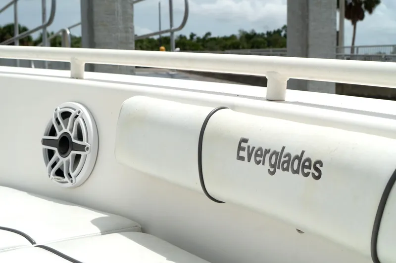 Slide: The Image of 2007 Everglades 243 Center Console boat interior with speaker and branding. - 28