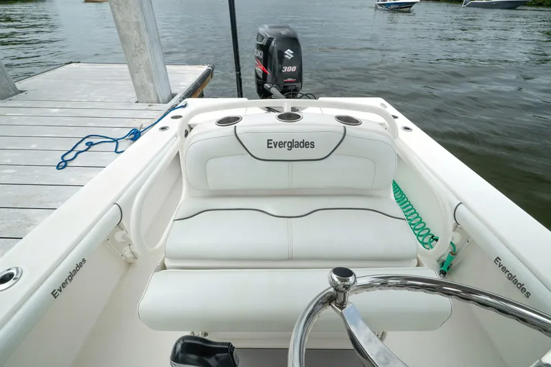 Slide: The Image of 2007 Everglades 243 Center Console boat with Suzuki engine, docked by the water. - 34