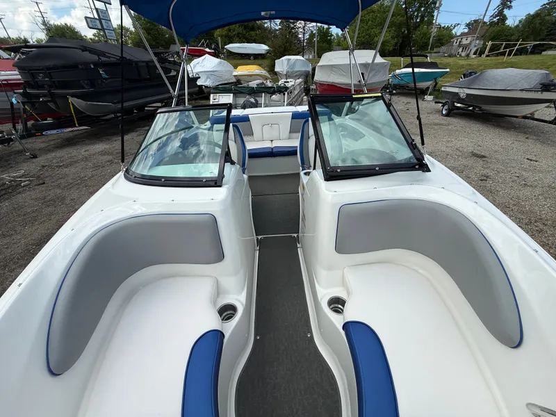 Slide: The Image of Sea Ray 205SP SS TR 2012 - 7