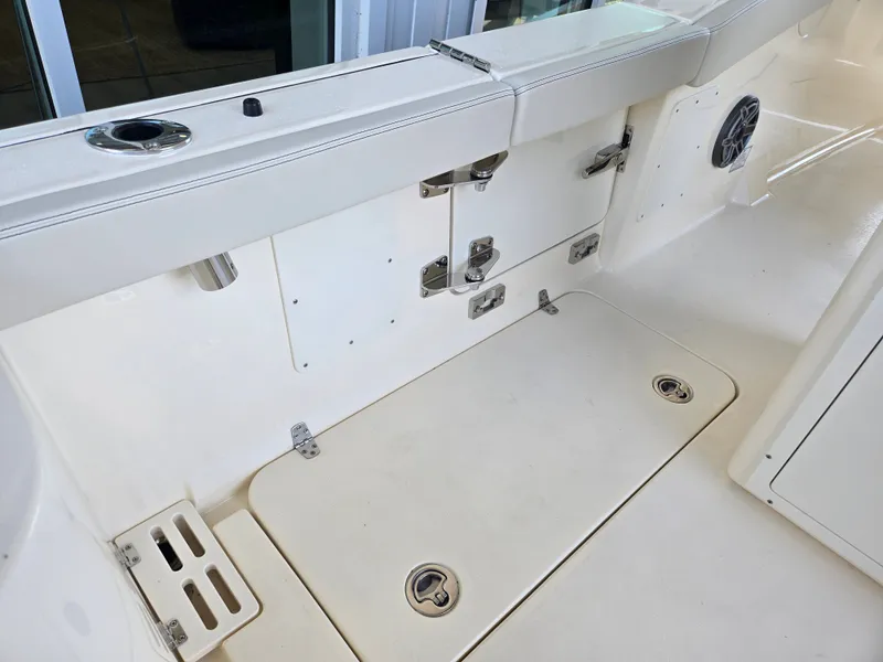 Slide: The Image of Scout 260 LXF 2027 - 8