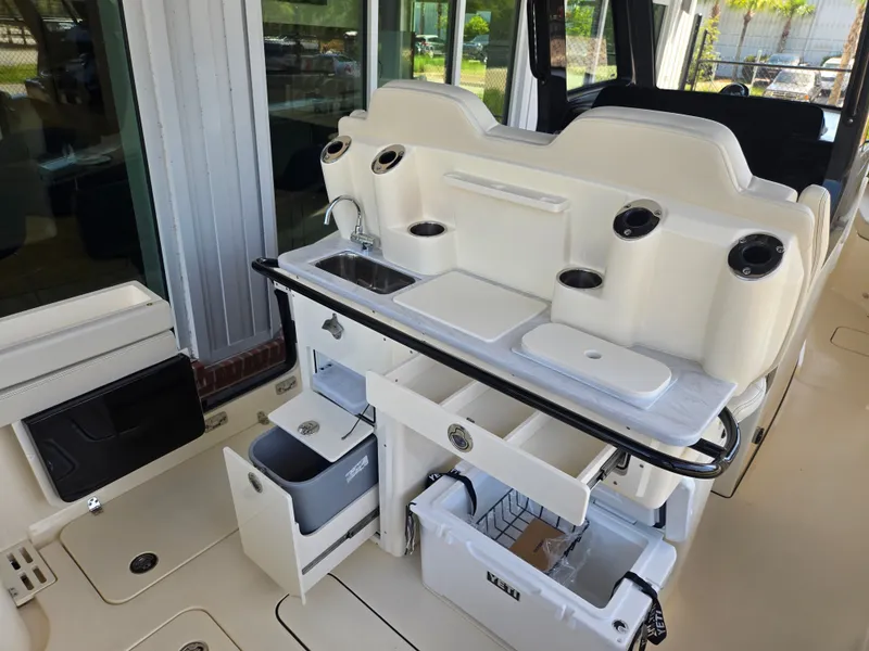 Slide: The Image of Scout 260 LXF 2027 - 11