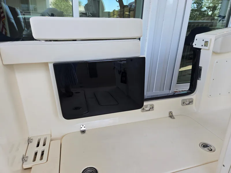 Slide: The Image of Scout 260 LXF 2027 - 9