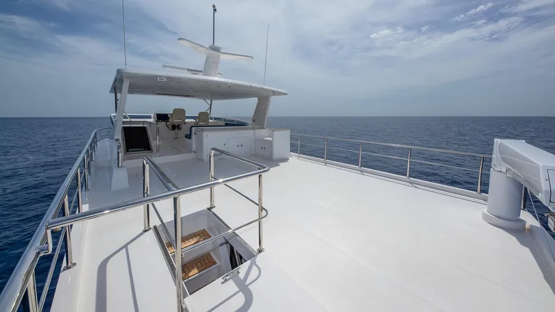 Slide: The Image of Hampton 680 ENDURANCE LRC 2027 on open sea, upper deck view. - 37