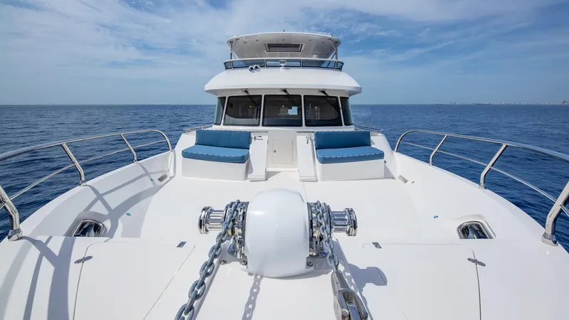Slide: The Image of Hampton 680 ENDURANCE LRC 2027 on open sea. - 39