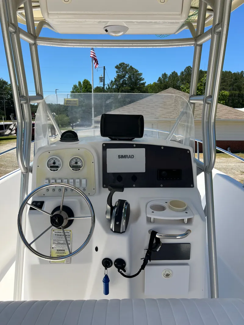 Slide: The Image of 2004 Pro-Line 20 Sport boat console with steering and instruments. - 12