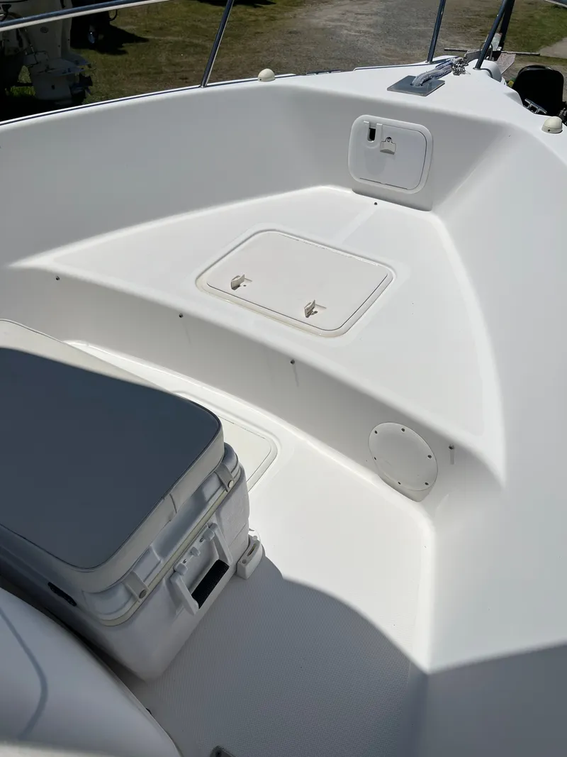 Slide: The Image of Interior of a 2004 Pro-Line 20 Sport boat, white deck. - 20