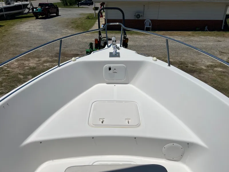 Slide: The Image of 2004 Pro-Line 20 Sport boat on a trailer. - 21