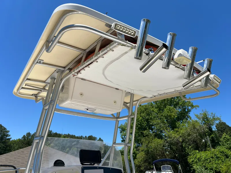 Slide: The Image of Pro-Line 20 Sport 2004 boat with T-top and rod holders. - 9