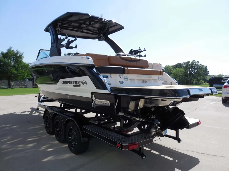 Slide: The Image of Chaparral 30 Surf 2025 - 3