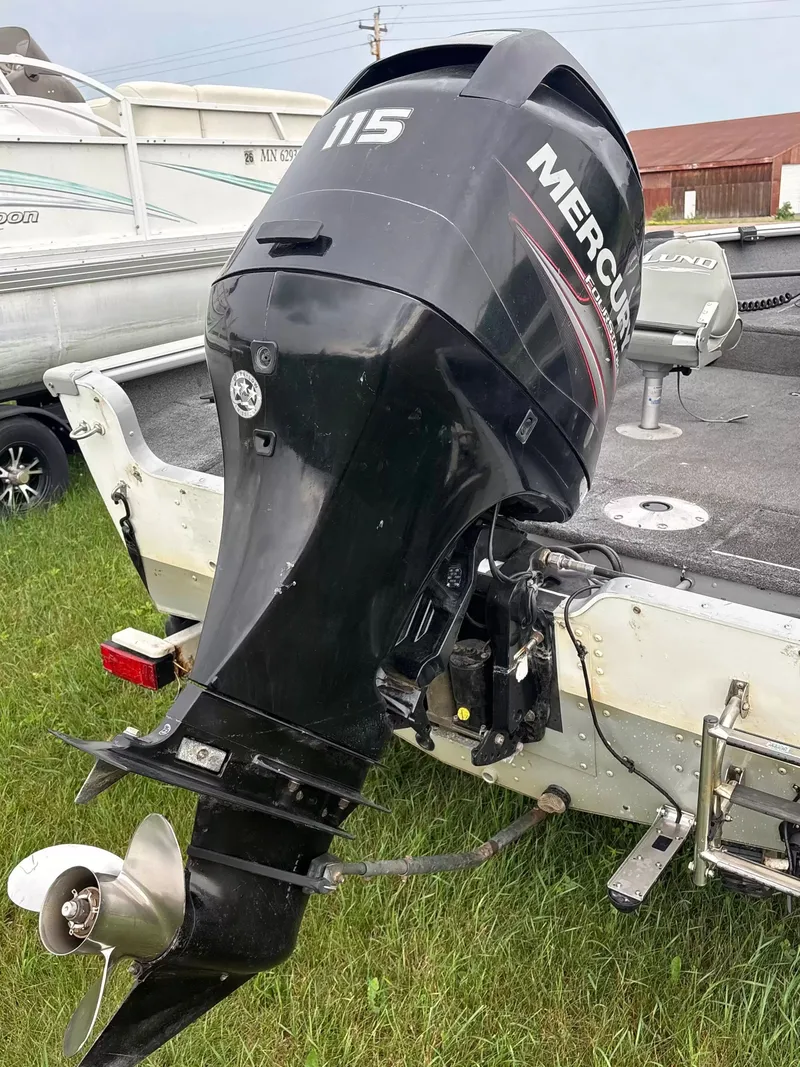 Slide: The Image of A 2005 Lund 1700 EXP/SS with a Mercury 115 outboard motor on a trailer. - 8
