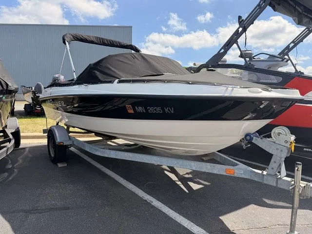 The Image of Bayliner 184SF 2011 - undefined
