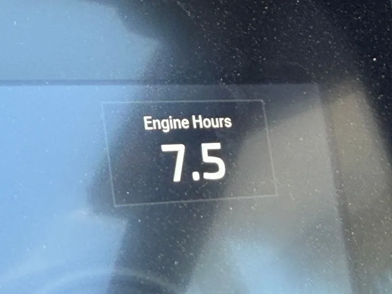 Slide: The Image of Cobalt R4 OB 2024 engine hours display showing 7.5 hours. - 25