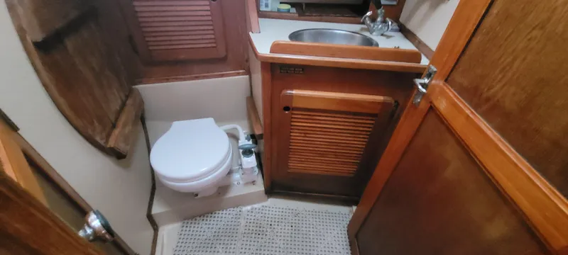Slide: The Image of Interior of Island Packet 31 yacht, bathroom with toilet and sink. - 15