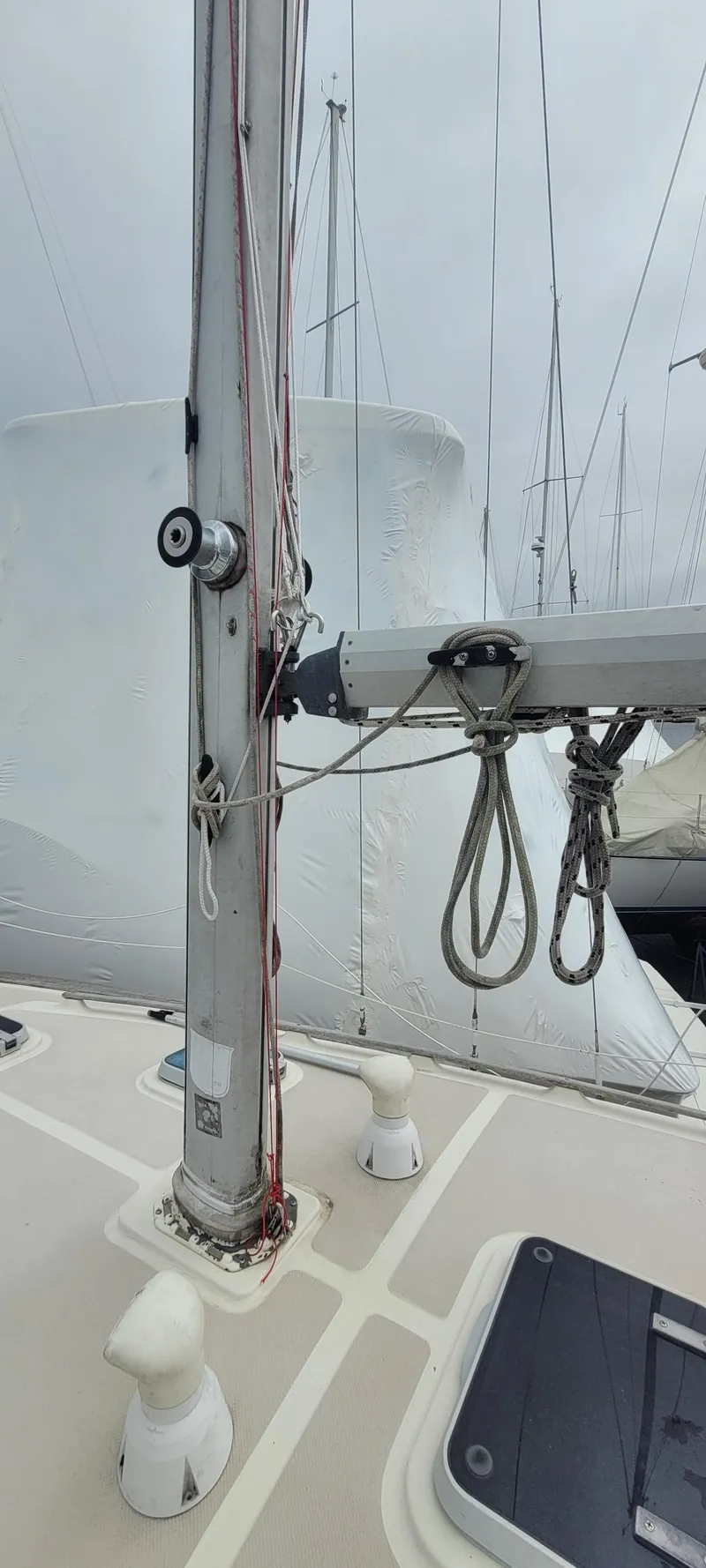 Slide: The Image of 1987 Island Packet 31 sailboat deck with mast and rigging. - 43