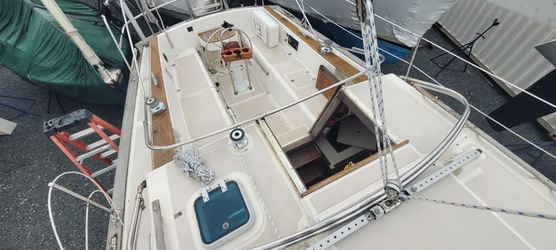 Slide: The Image of 1987 Island Packet 31 sailboat deck with open cabin. - 48