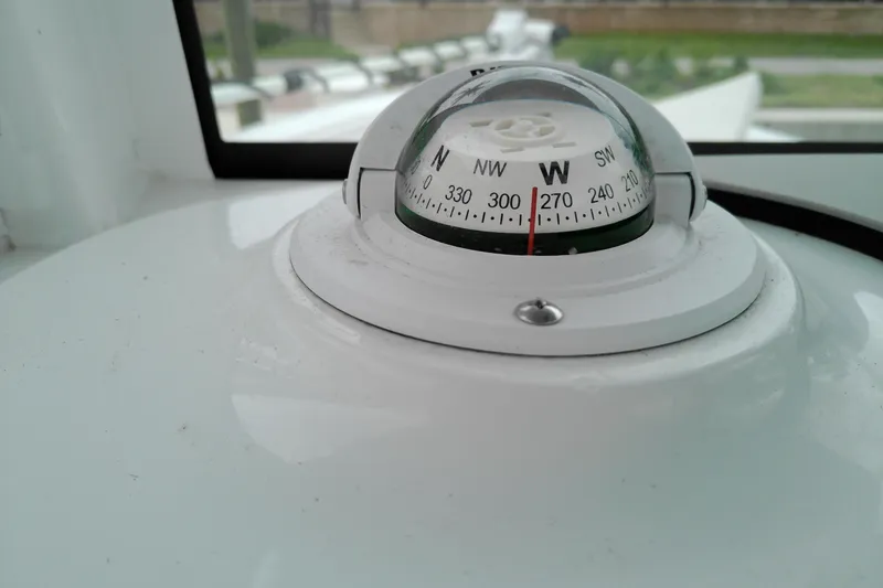 Slide: The Image of Compass on Sea Hunt Ultra 235 SE boat, 2026 model, showing west direction. - 19