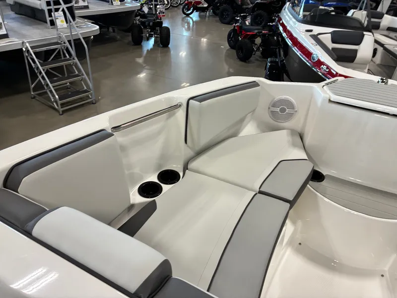 Slide: The Image of Yamaha AR220 2026 - 13