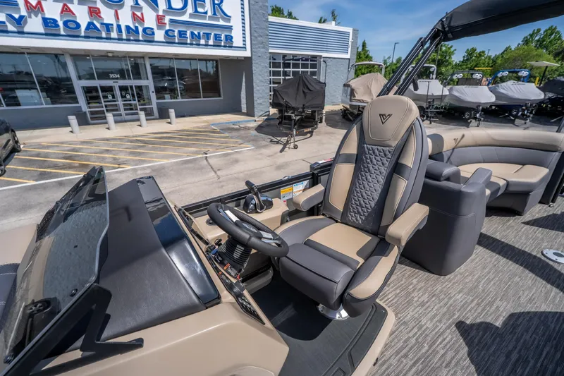 Slide: The Image of 2026 Viaggio Z24U boat interior at a marine boating center. - 9