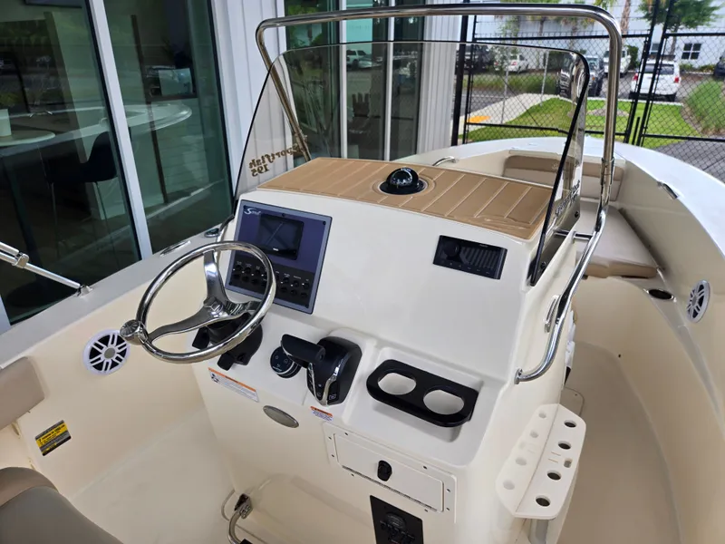 Slide: The Image of Scout 195 Sportfish 2025 - 5