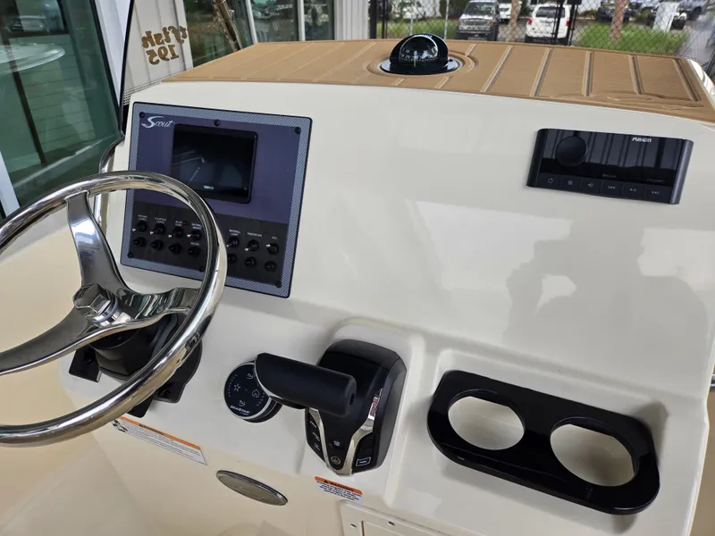 Slide: The Image of Scout 195 Sportfish 2025 - 6