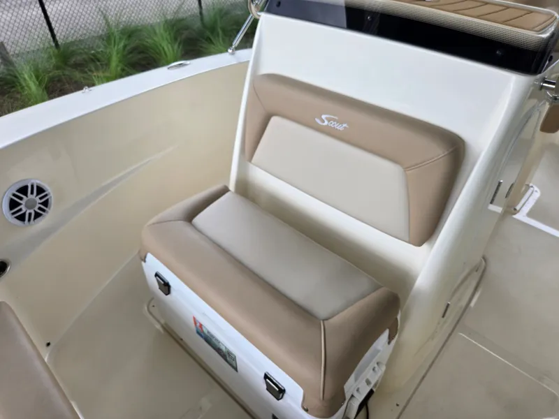Slide: The Image of Scout 195 Sportfish 2025 - 8