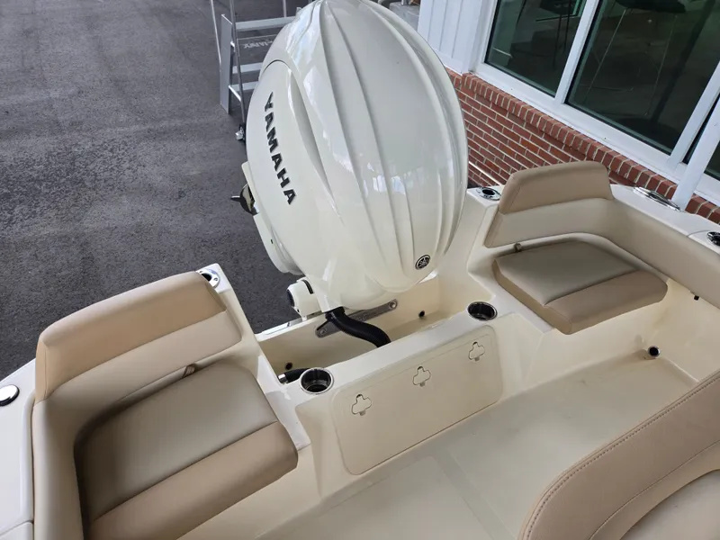 Slide: The Image of Scout 195 Sportfish 2025 - 2