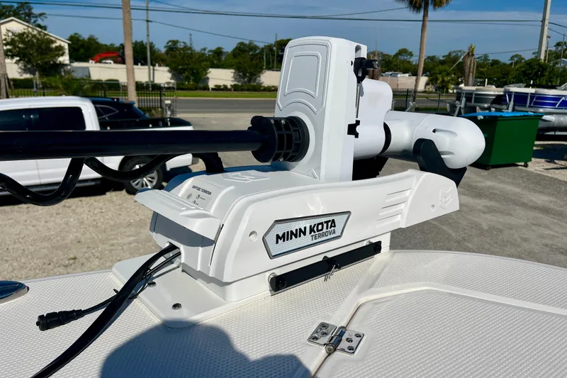 Slide: The Image of Minn Kota Terrova trolling motor on 2026 Robalo R270 Center Console boat. - 41