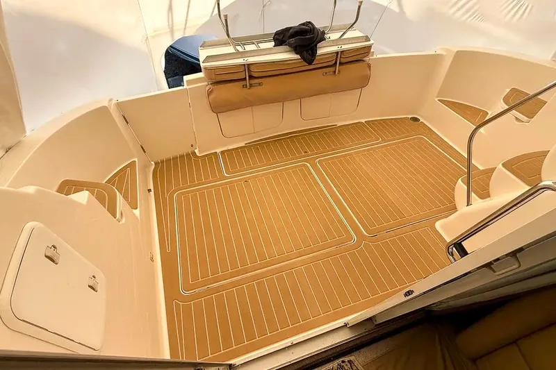 Slide: The Image of Interior of a 2004 Meridian 411 Sedan yacht. - 6