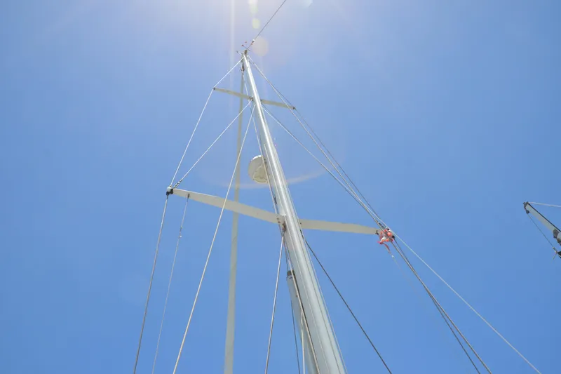Slide: The Image of Sailboat mast of 1987 Norseman 400 against clear blue sky. - 20