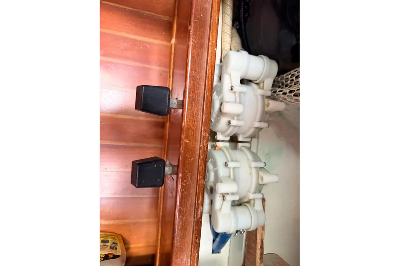 Slide: The Image of 1987 Norseman 400 interior showing dual white pumps and wooden paneling. - 39
