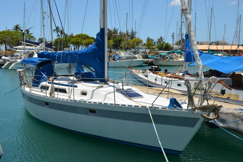 Slide: The Image of 1987 Norseman 400 sailboat docked in a marina, surrounded by other boats. - 6