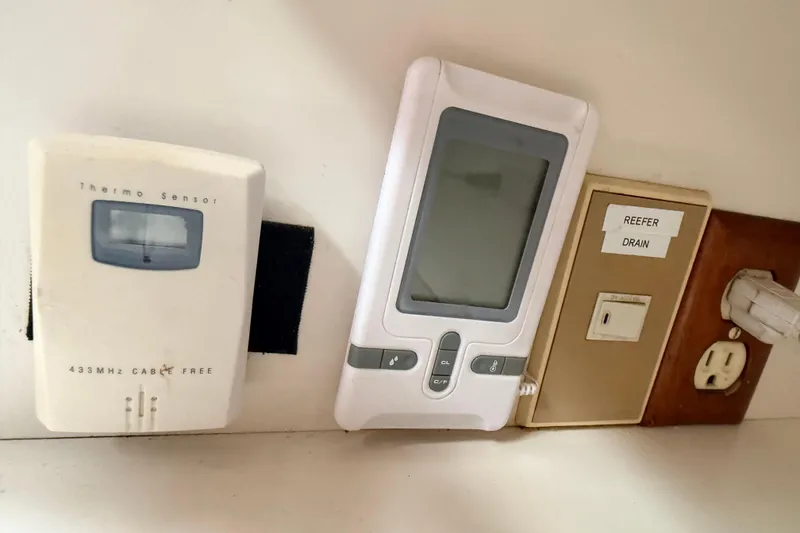 Slide: The Image of Thermo sensor and control panel on Norseman 400, 1987 model, with reefer drain switch. - 80