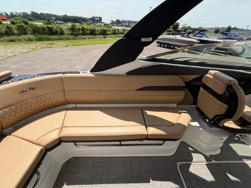 Slide: The Image of Sea Ray SLX 280 2025 - 17