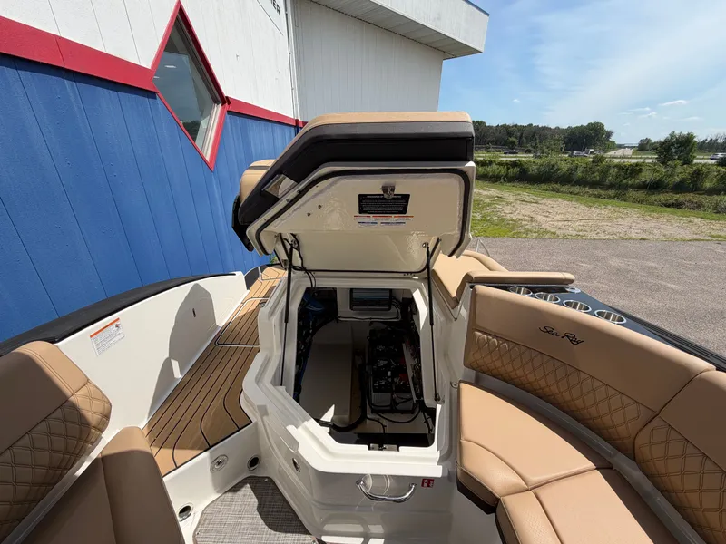 Slide: The Image of Sea Ray SLX 280 2025 - 14