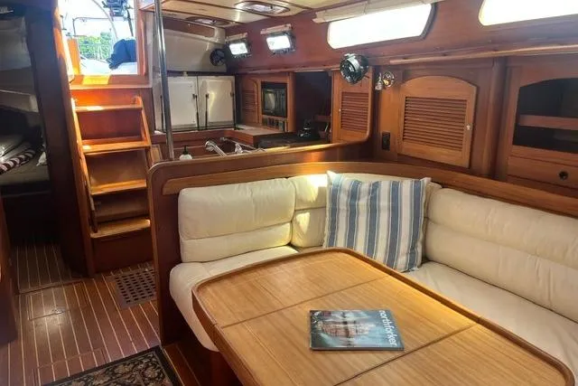 Slide: The Image of Interior of 2002 Sabre 452 yacht with cozy seating and wooden finishes. - 41