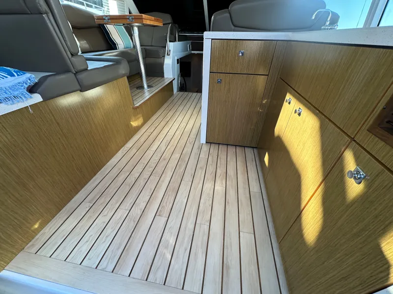 Slide: The Image of Interior of 2014 Cruisers Yachts 48 Cantius with wooden flooring. - 20