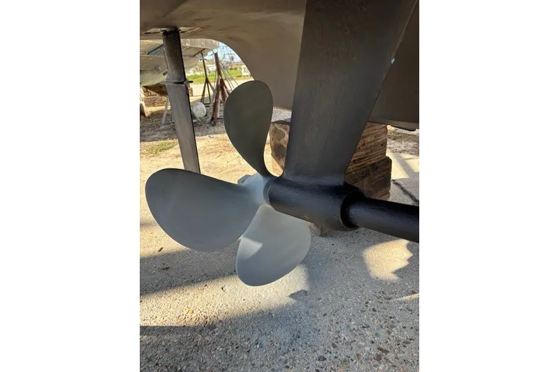 Slide: The Image of Propeller of 2004 Sea Ray 420 Sedan Bridge boat on dry dock. - 87