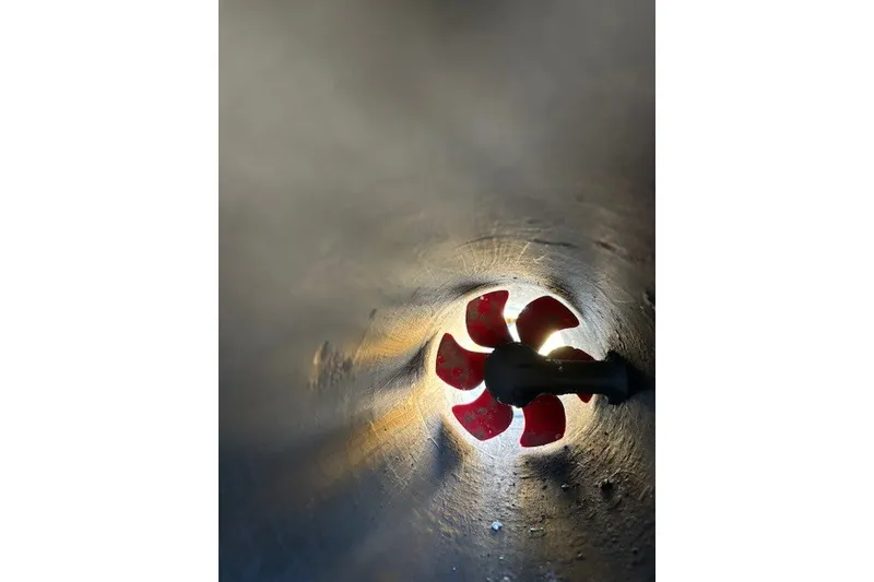 Slide: The Image of Red propeller inside a tunnel on a 2004 Sea Ray 420 Sedan Bridge yacht. - 94