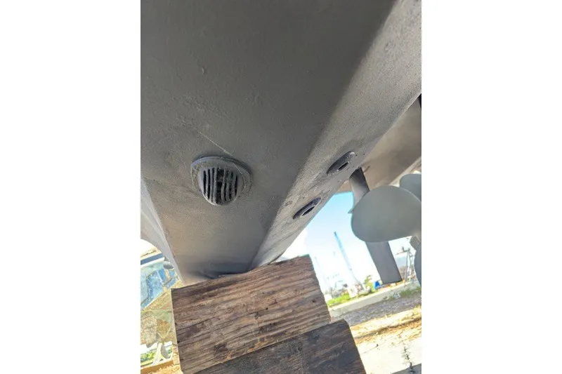 Slide: The Image of Underneath view of 2004 Sea Ray 420 Sedan Bridge hull and propeller. - 89