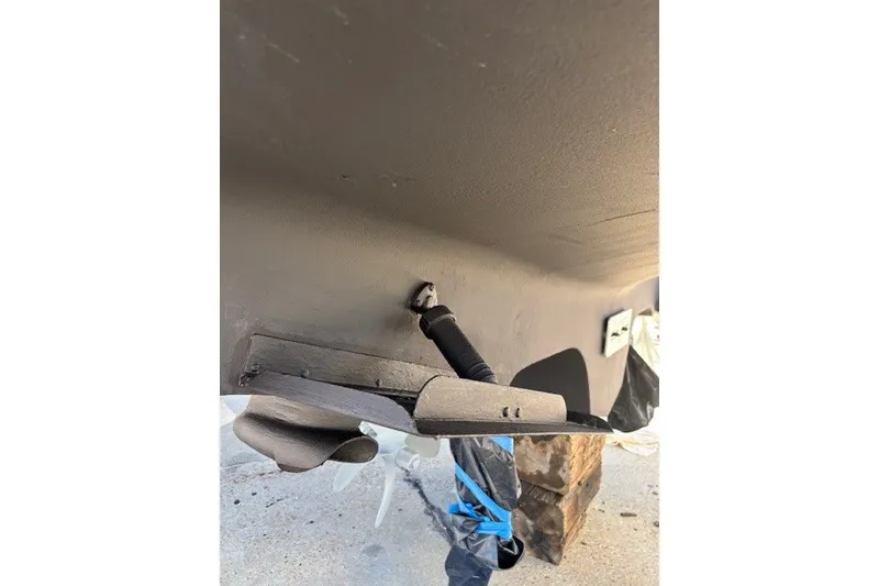 Slide: The Image of Close-up of 2004 Sea Ray 420 Sedan Bridge boat hull and propeller. - 73