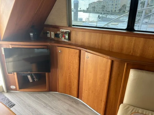 Slide: The Image of Interior of a 2003 Silverton 42 Convertible yacht. - 33