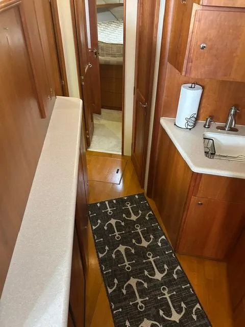 Slide: The Image of Interior of 2003 Silverton 42 Convertible yacht. - 34