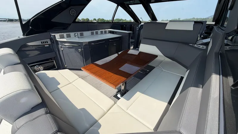 Slide: The Image of Cruisers 42 GLS 2023 - 51