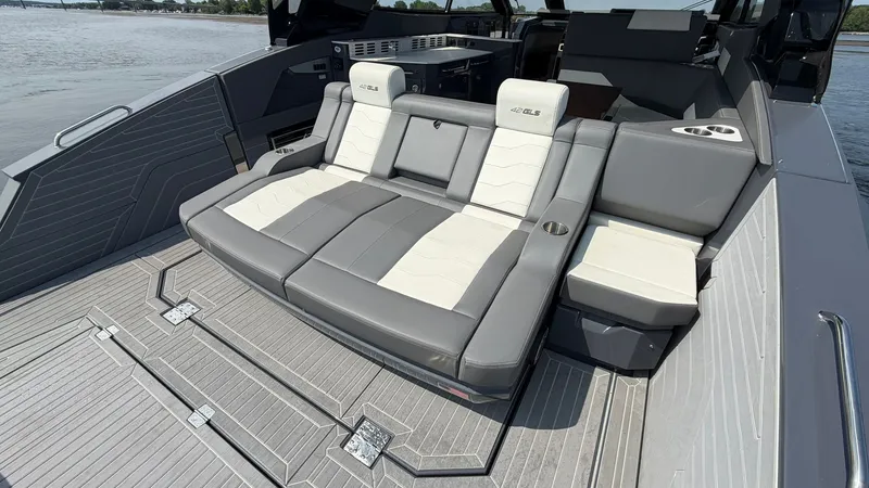 Slide: The Image of Cruisers 42 GLS 2023 - 58
