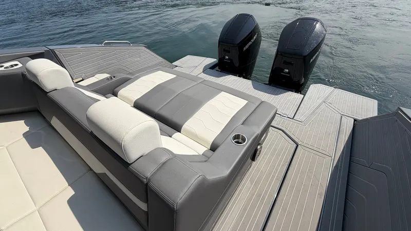 Slide: The Image of Cruisers 42 GLS 2023 - 60