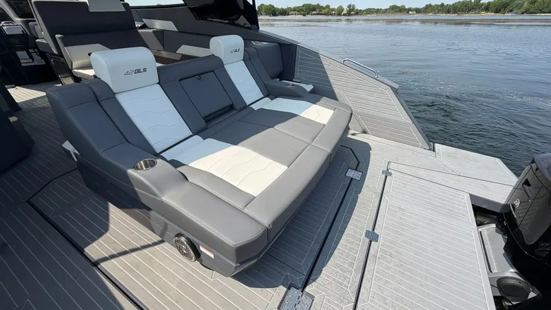 Slide: The Image of Cruisers 42 GLS 2023 - 62