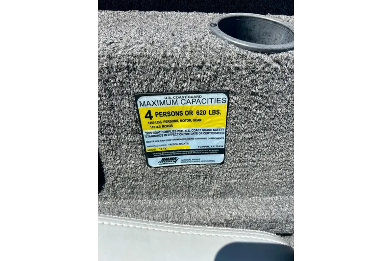 Slide: The Image of 2017 Triton 18 C TX boat capacity label, maximum 4 persons or 620 lbs. - 23