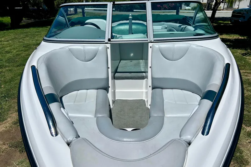 Slide: The Image of 2002 MasterCraft ProStar 197 boat interior with gray seating and windshield. - 5