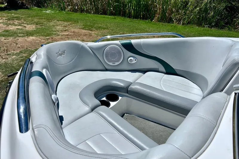 Slide: The Image of 2002 MasterCraft ProStar 197 boat interior with gray seating and cup holders. - 6